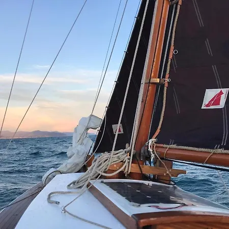 Vanda Hotel en barco